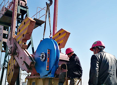 創(chuàng)新形成了抽油機(jī)半直驅(qū)采油技術(shù)，**了系統(tǒng)能耗減少了維護(hù)工作量，提高了**性